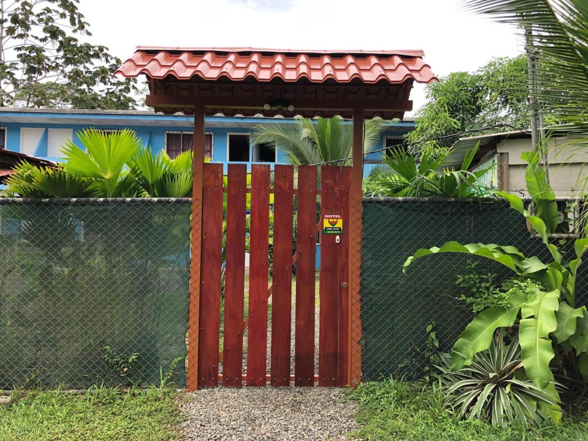 Hotel One Love Puerto Viejo Puerto Viejo de Talamanca Bagian luar foto